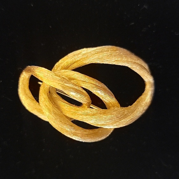 Christian Dior Signed Vintage Gold Tone Knot Brooch Pin Classic Art Design - Picture 1 of 5